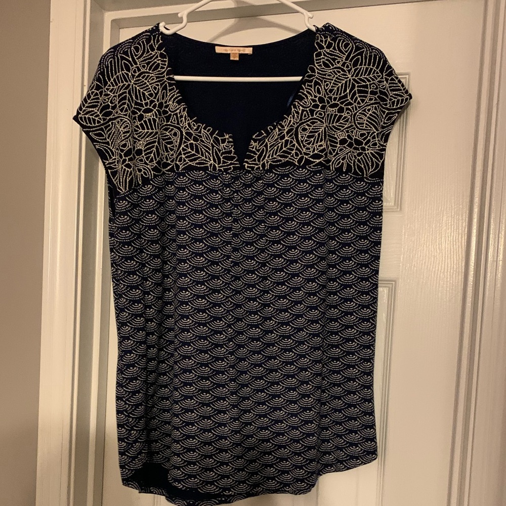Embroidered neck knit top, size XL